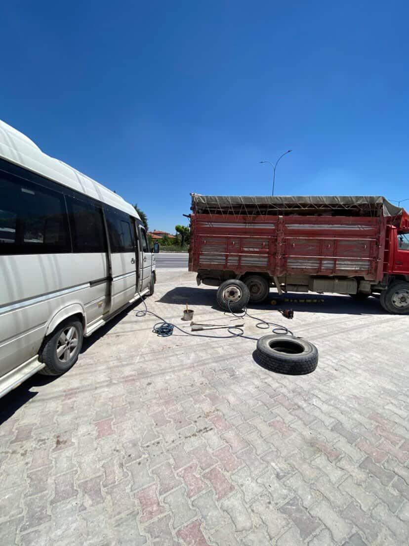 Kamyon Lastik Değişimi Yol Yardım